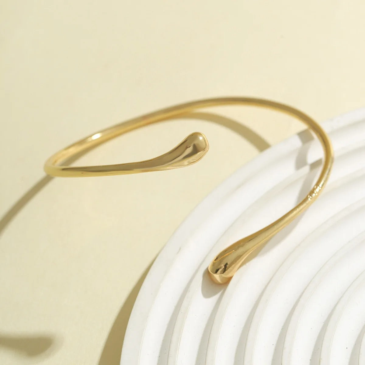 The Drop Arm Cuff